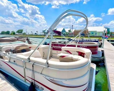 21' Pontoon Boat Rental on Grand Lake