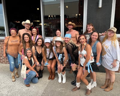 Nashville Broadway Bar Crawl With Cocktail Cowboys