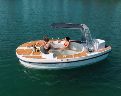 Juneau Hot Tub Boat Rental