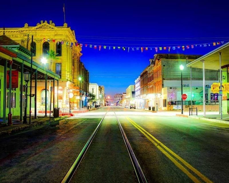 Haunted History Ghost Tour on the Strand in Galveston