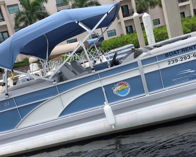 22' Tritoon Boat Rental in Naples