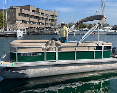20' Pontoon Boat Rental in Traverse City