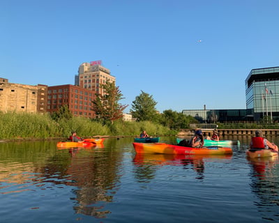 2-Hour Guided Golden Hour Kayak Tour in Milwaukee