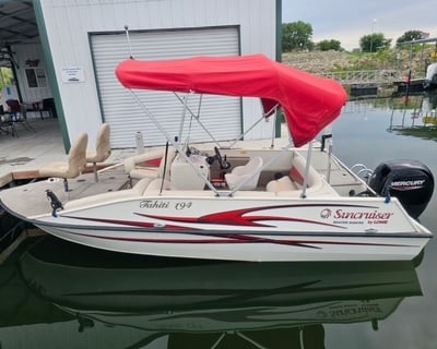 19' Fishing Deck Boat Rental in Milford
