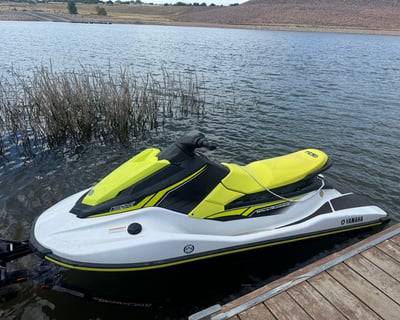 Ride a Yamaha WaveRunner Jet Ski Lake Rental