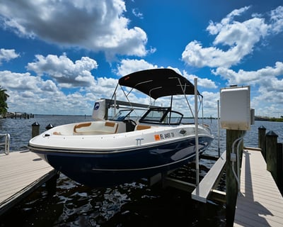 22' Bayliner Boat Rental in Cape Coral