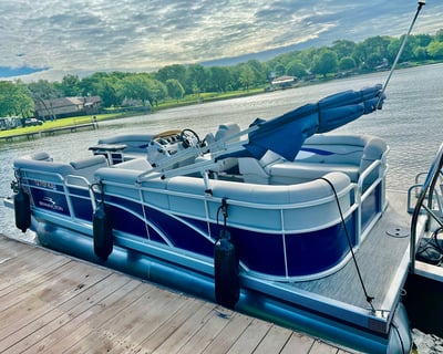 Bennington 22SV Tritoon Rental
