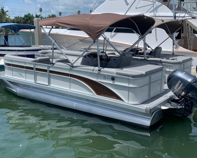 22-Foot Pontoon Cola Cruiser Rental