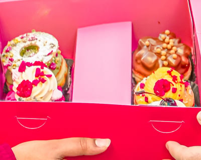 Explore London’s West End Tea & Doughnut Walking Tour