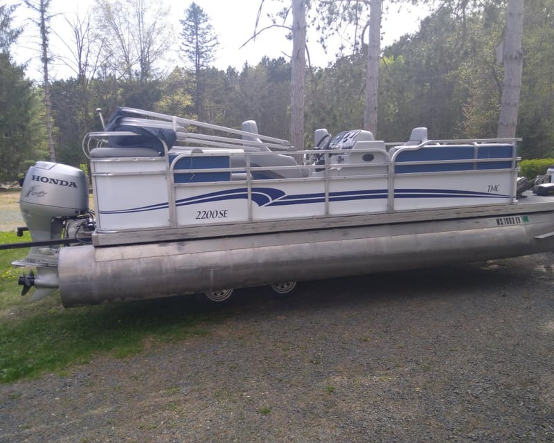22' Pontoon Boat Rental on Long Lake, Sarona