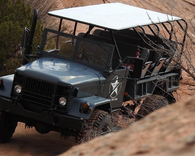 Hell's Revenge Sunset Tour in Moab