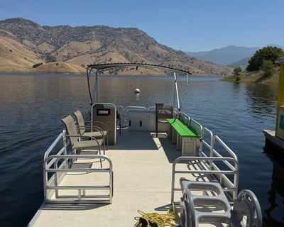 10-Passenger Patio Boat Rental in Lemoncove