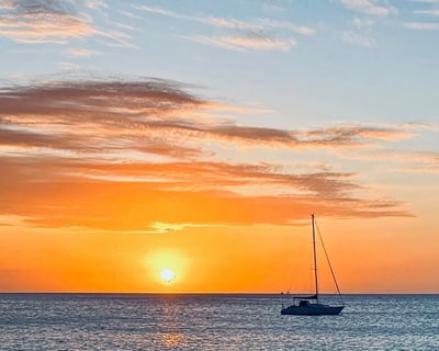 2-Hour Sunset Boat Tour In Hawaii