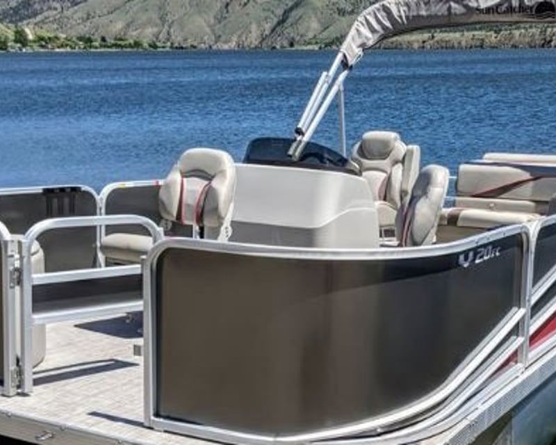 20' Pontoon Boat Rental on Holter Lake near Helena