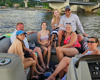 3-Hour Pontoon Charter in Marquette