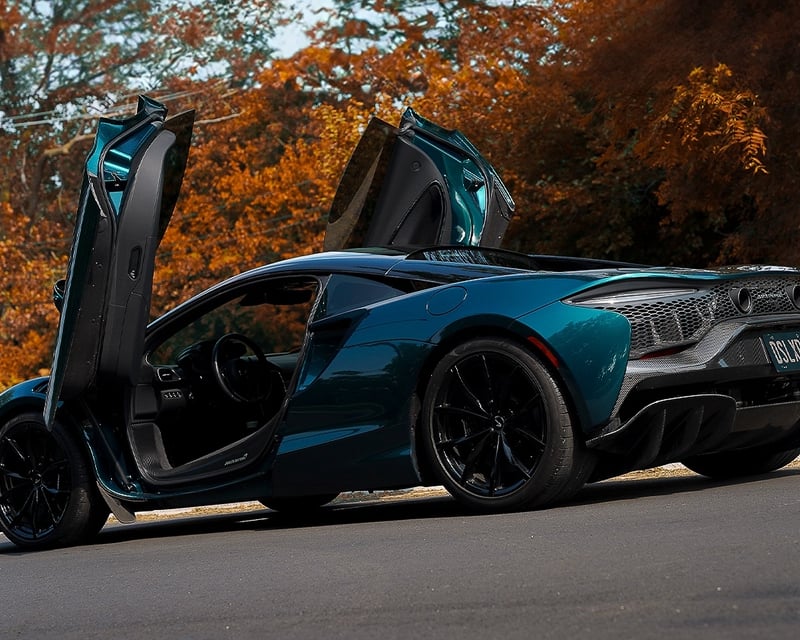 McLaren Artura Hybrid Supercar Rental in Chicago