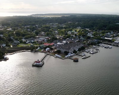 Manteo Candlelight History Tour with Police Chief
