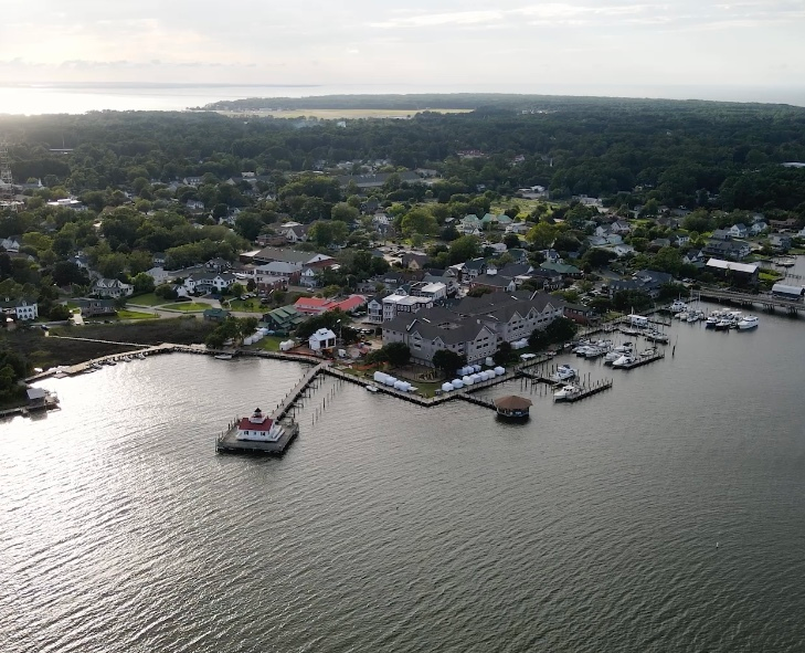Manteo Candlelight History Tour with Police Chief