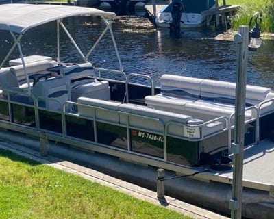 Explore Crivitz by 28' Pontoon Boat Rental