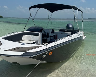 20' Deck Boat Rental in Cudjoe Key