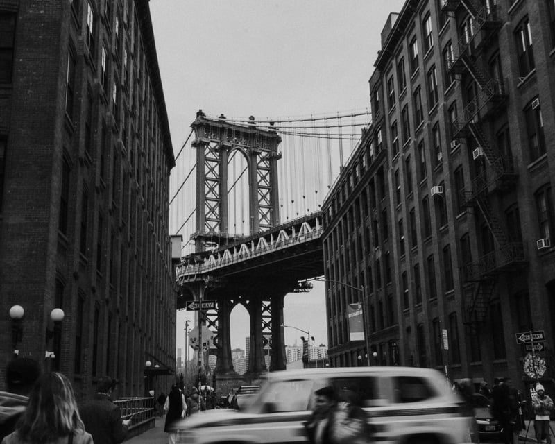 Williamsburg Brooklyn Walking Tour with Street Art & History