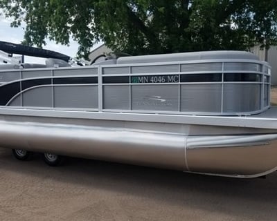 Battle Lake 22' Pontoon Rental