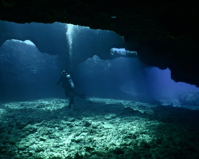 Oahu Shipwreck & Lava Tube Scuba Diving