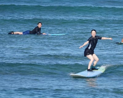 Honolulu Surf Lessons with 4:1 Student Ratio