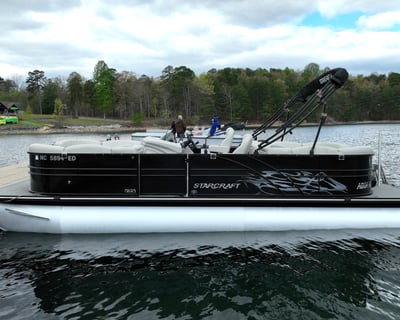 25' Tritoon Boat Rental in Salem