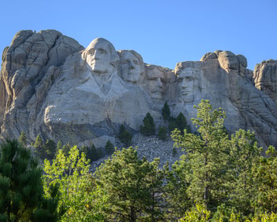 Explore Mount Rushmore & Black Hills With Dinner Show