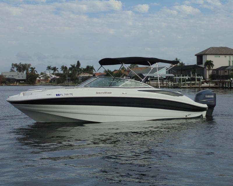 Self-Drive 26' Sundeck Boat Rental in Cape Coral