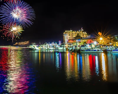 Cruise Destin Fireworks on a Speedboat