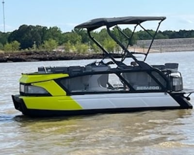 Sardis 18' Tritoon Boat Rental