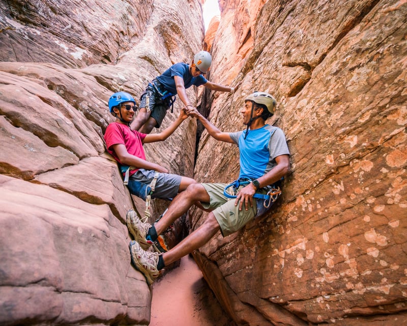 4-Hour Slot Canyon Canyoneering Tour in Springdale