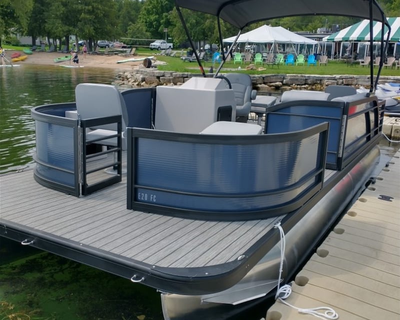22' Fishing Pontoon Rental in Sturgeon Bay
