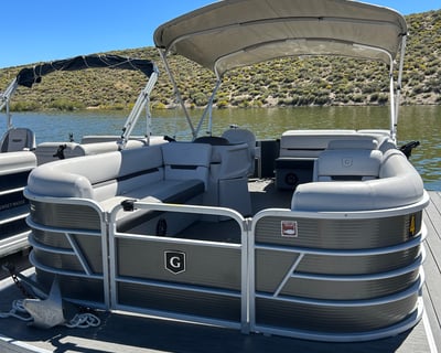 10-Person Pontoon Rental in Mammoth Lakes