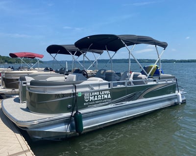 23' Tritoon Boat Rental on Lake Clarke