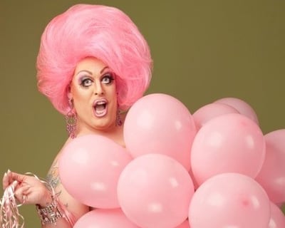 Drag Queen Pub Crawl in Savannah