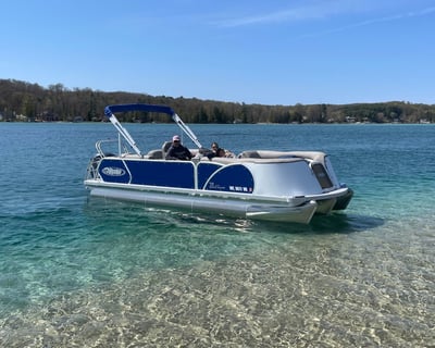Traverse City 23' Tri-Toon Rental