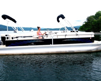 Lake Jocassee 25' Pontoon Rental