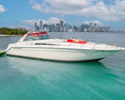 Cruise Miami at Night on a Private Yacht Charter