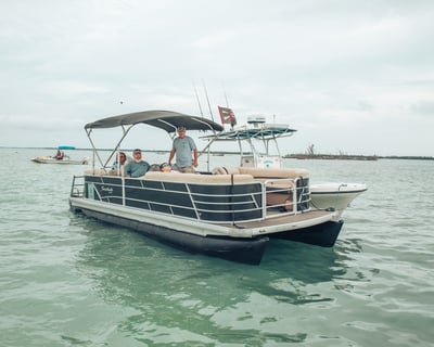 24' Pontoon Rental in Marathon