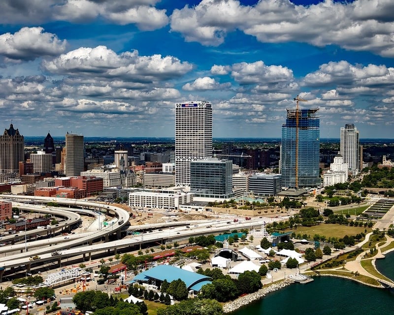 Guided E-Bike Tour of Milwaukee's City Skyline Sights