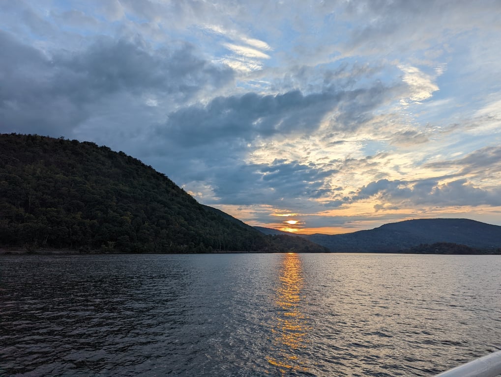 Hudson Highlands Sunset Cruise to Bear Mountain