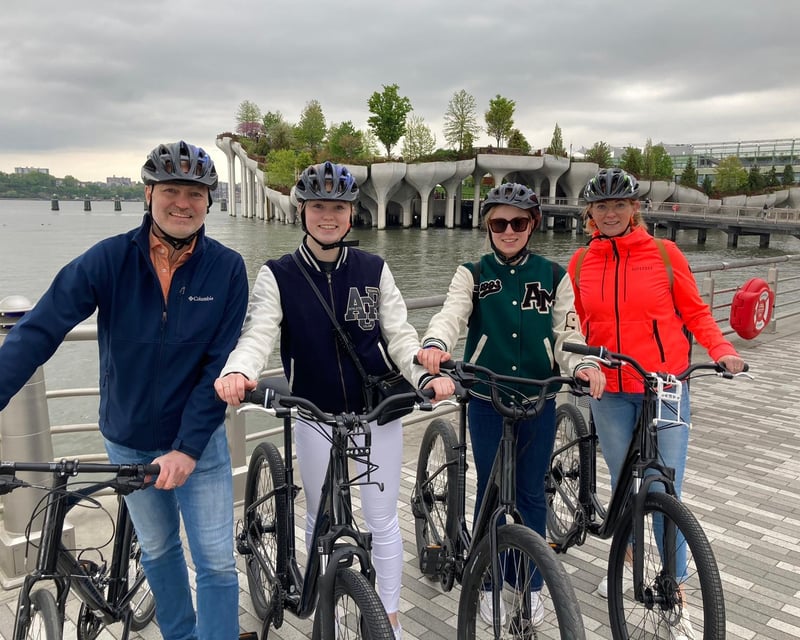 German-Language Bike Tour of New York City Highlights