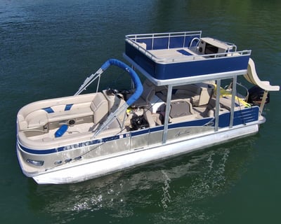 Avalon Windjammer Double Decker Tritoon Boat With Slide