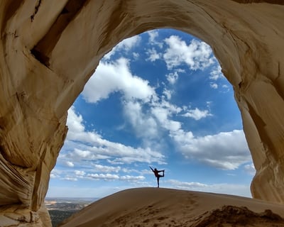 Peek-A-Boo Slot Canyon & Great Chamber 4WD Tour