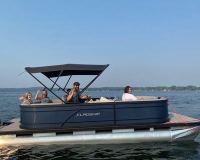 Pontoon Boat Rental in Sturgeon Bay for 10