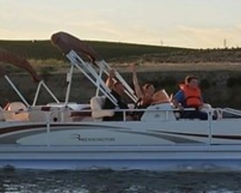 22' Pontoon Boat Rental at Columbia Point Marina