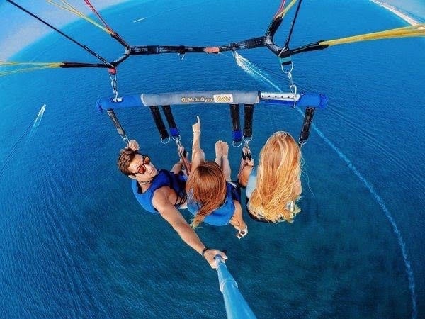Parasailing in Siesta Key with Dolphin Viewing